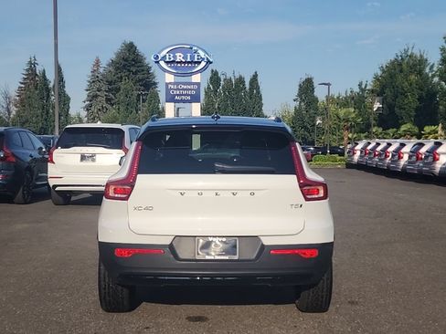 Used 2022 Volvo XC40 T5 R-Design w/ Advanced Package AWD/4WD image 4