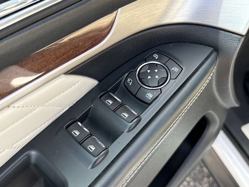 Used 2019 Ford Explorer Platinum AWD/4WD image 11