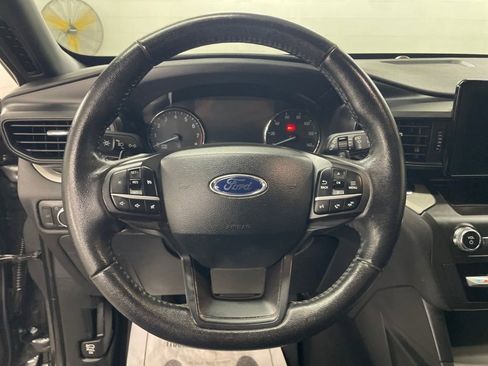 Used 2020 Ford Explorer XLT image 16