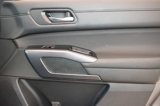 Used 2026 Nissan Pathfinder SL AWD/4WD image 11