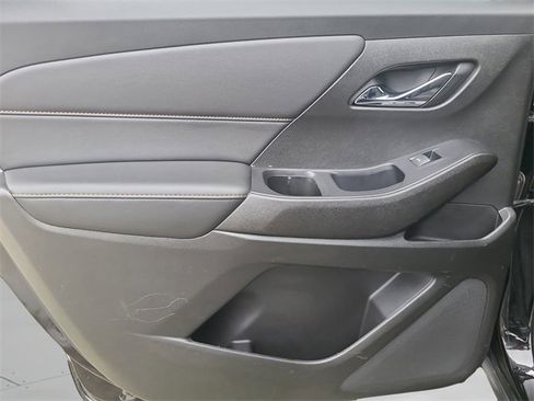 Used 2021 Chevrolet Traverse LS image 28