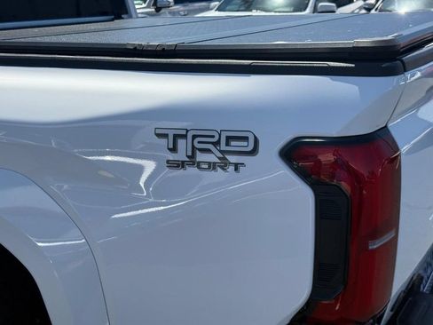 Used 2025 Toyota Tacoma TRD Sport AWD/4WD image 9
