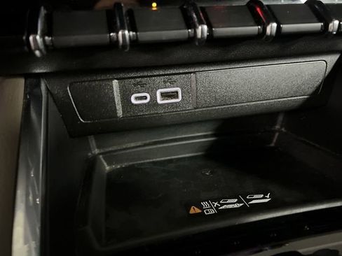 Certified 2025 GMC Canyon Denali AWD/4WD image 35