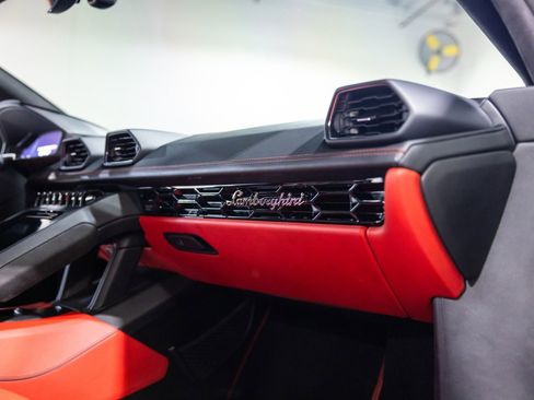 Used 2021 Lamborghini Huracan EVO RWD image 34