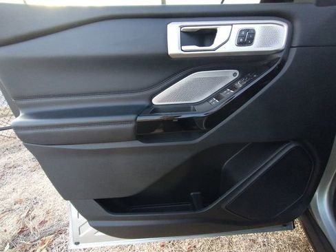 Used 2021 Ford Explorer Platinum w/ Equipment Group 601A image 30