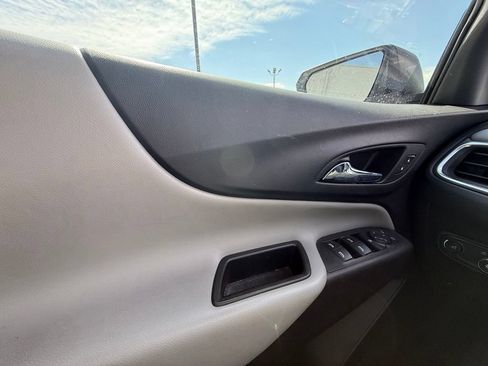 Used 2021 Chevrolet Equinox LS FWD image 16