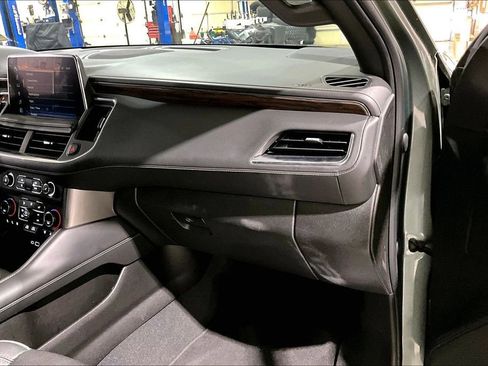 Used 2023 Chevrolet Suburban Premier image 15