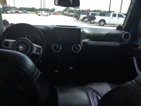 Used 2014 Jeep Wrangler Unlimited Sahara AWD/4WD image 13