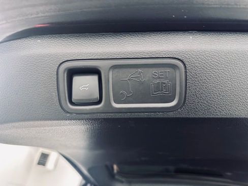 Used 2024 Ford Expedition Limited image 18