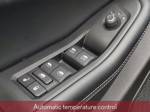 Used 2024 Jeep Grand Cherokee Altitude AWD/4WD image 11
