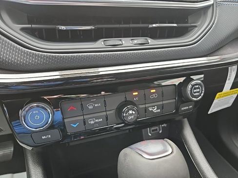 Used 2026 Jeep Compass Latitude image 54