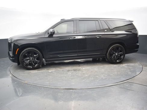 Certified 2025 Cadillac Escalade ESV Sport Platinum image 2