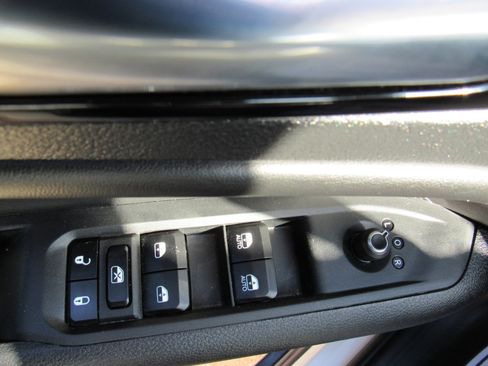 Used 2023 Jeep Compass Latitude w/ Sun and Sound Group image 9