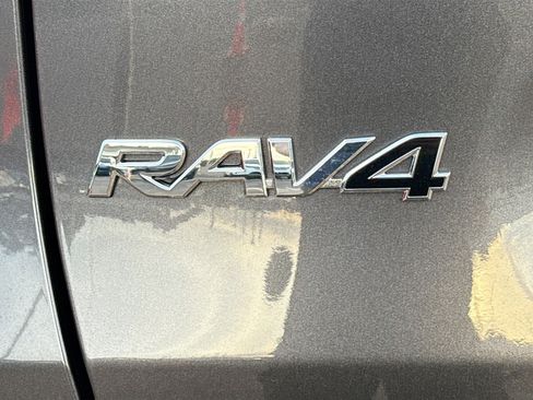 Used 2019 Toyota RAV4 XLE image 11