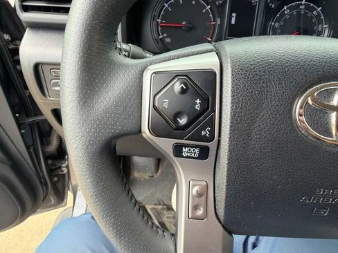 Used 2022 Toyota 4Runner SR5 Premium AWD/4WD image 17