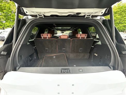 Used 2025 Lincoln Navigator Reserve AWD/4WD image 8