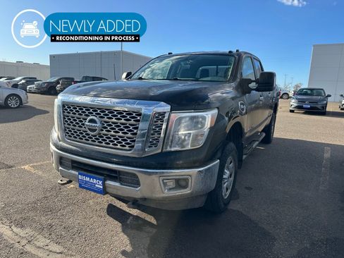 Used 2017 Nissan Titan SV image 1
