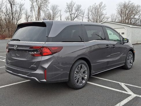 New 2026 Honda Odyssey Touring image 4
