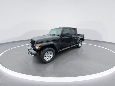 Used 2023 Jeep Gladiator Sport image 4
