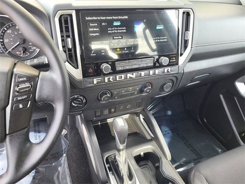 Used 2025 Nissan Frontier SV image 14