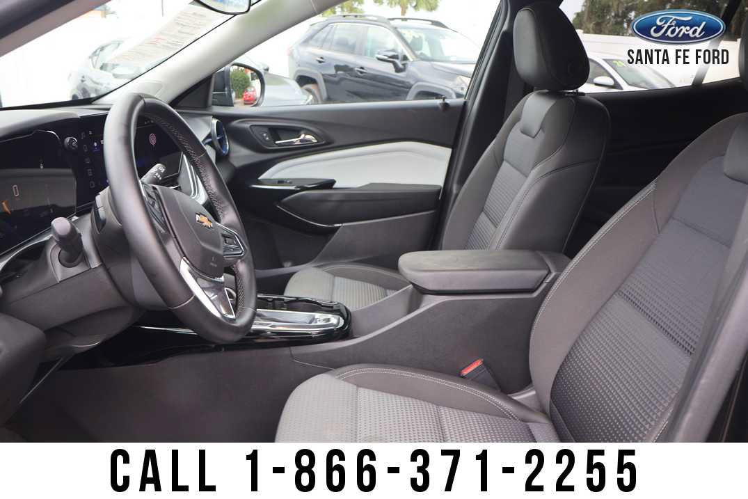 Used 2025 Chevrolet Trax LT w/ LT Convenience Package FWD image 13