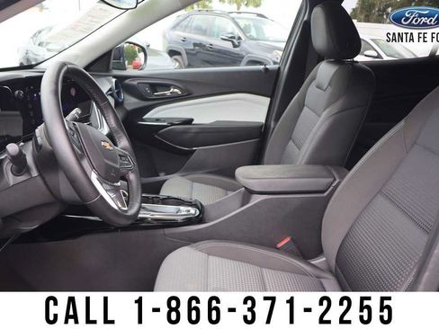 Used 2025 Chevrolet Trax LT w/ LT Convenience Package FWD image 13