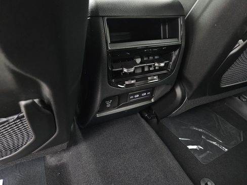 New 2026 Jeep Grand Cherokee Altitude AWD/4WD image 11