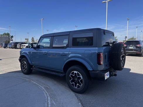 Used 2023 Ford Bronco Outer Banks AWD/4WD image 3