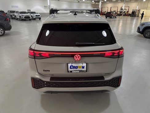 Certified 2026 Volkswagen Tiguan SEL R-Line image 8