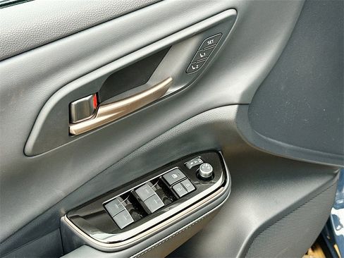 New 2025 Toyota Crown Signia image 18