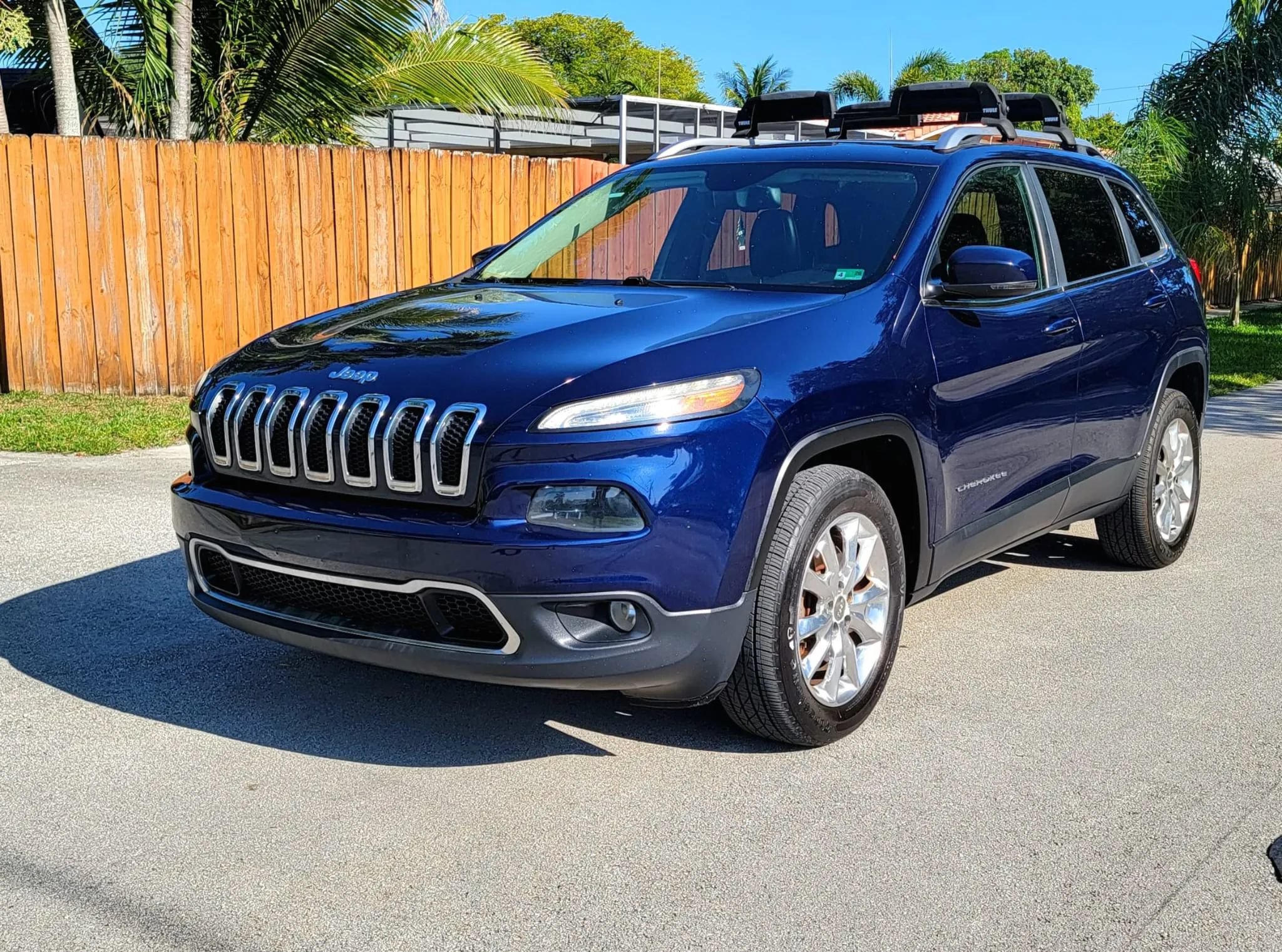 Used 2014 Jeep Cherokee Limited w/ Luxury Group AWD/4WD image 1