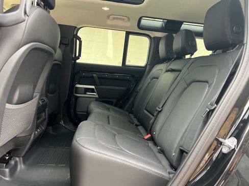 Used 2024 Land Rover Defender 110 S image 16