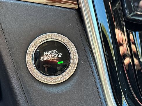 Used 2020 Cadillac Escalade ESV Premium Luxury image 31