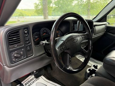 Used 2006 Chevrolet Silverado 1500 LT w/ Onstar Plus Package AWD/4WD image 17