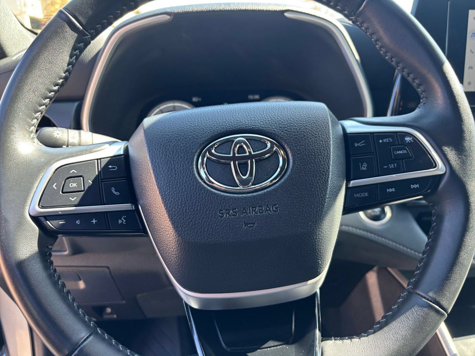 Used 2025 Toyota Highlander XSE AWD/4WD image 28