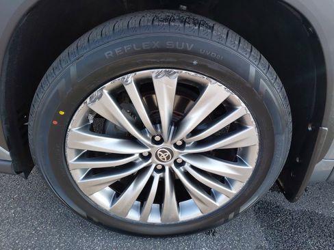 Used 2020 Toyota Highlander Platinum image 16