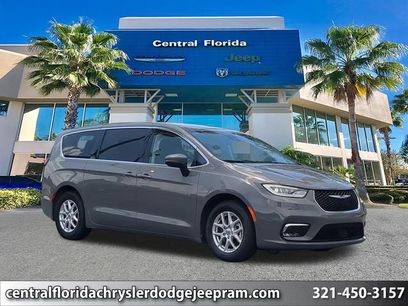 Used 2023 Chrysler Pacifica Touring-L