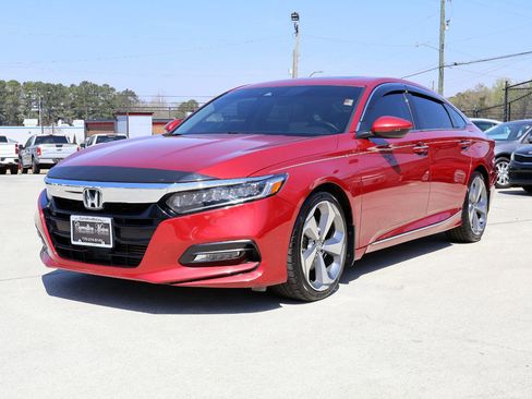 Used 2018 Honda Accord Touring image 11