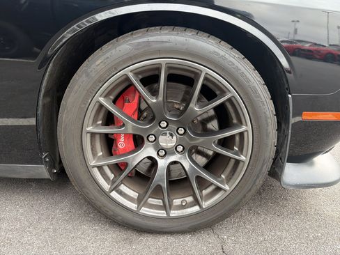 Used 2015 Dodge Challenger SRT w/ Technology Group image 14