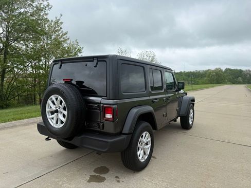 Used 2023 Jeep Wrangler Unlimited Sport AWD/4WD image 3