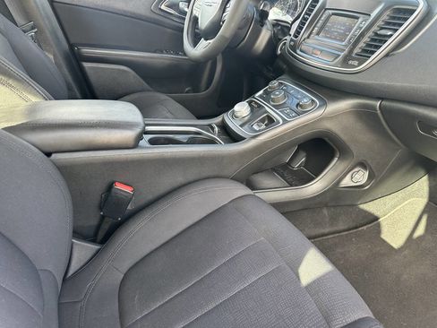Used 2015 Chrysler 200 Limited w/ Convenience Group image 6