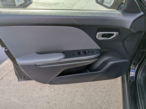 Used 2025 Kia K4 LXS image 11