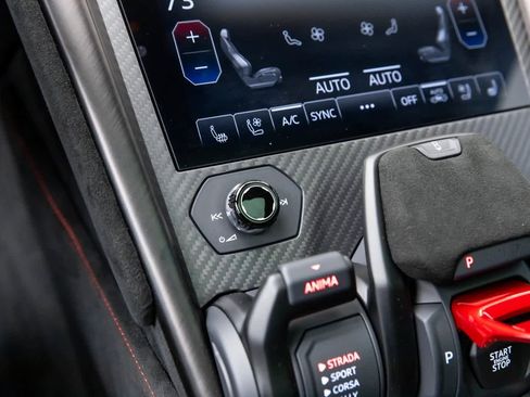 Used 2024 Lamborghini Urus Performante image 40