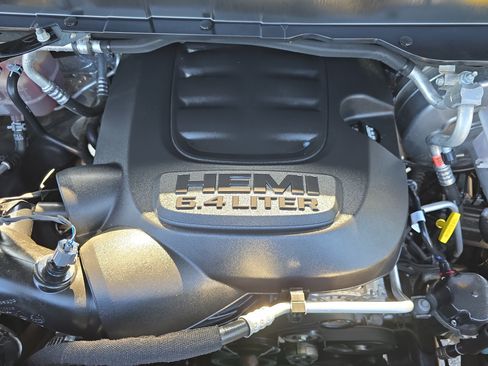 Used 2022 RAM 2500 Tradesman w/ Chrome Appearance Group RWD image 27