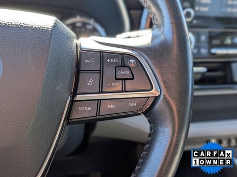 Used 2021 Toyota Highlander XLE AWD/4WD image 34