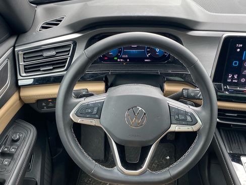 Certified 2025 Volkswagen Atlas Cross Sport SE FWD image 4