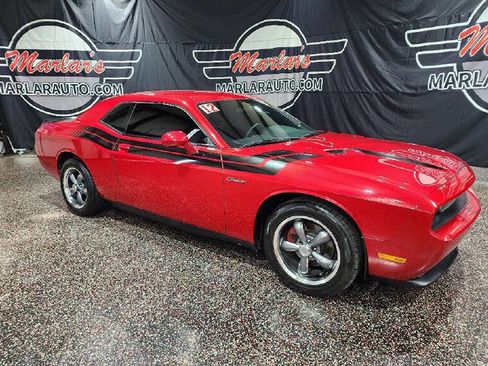 Used 2012 Dodge Challenger SXT RWD image 1