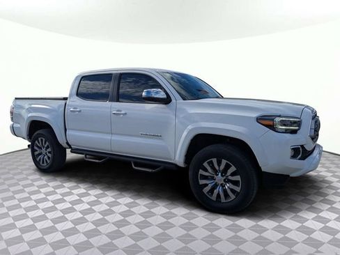 Used 2022 Toyota Tacoma Limited image 2
