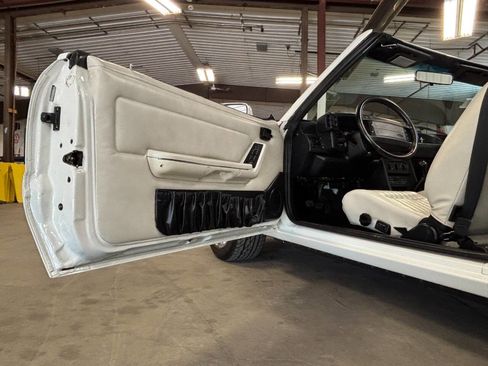 Used 1993 Ford Mustang LX RWD image 34