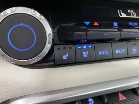 Used 2023 Toyota Sequoia Capstone AWD/4WD image 29